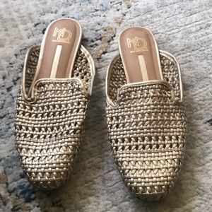 New Direction Mules Slip On Gold Sz 7 1/2